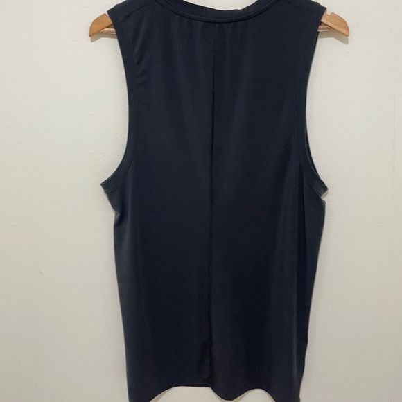 Nike Women's Black Yoga Tee, Size Medium - Picture 4 of 6